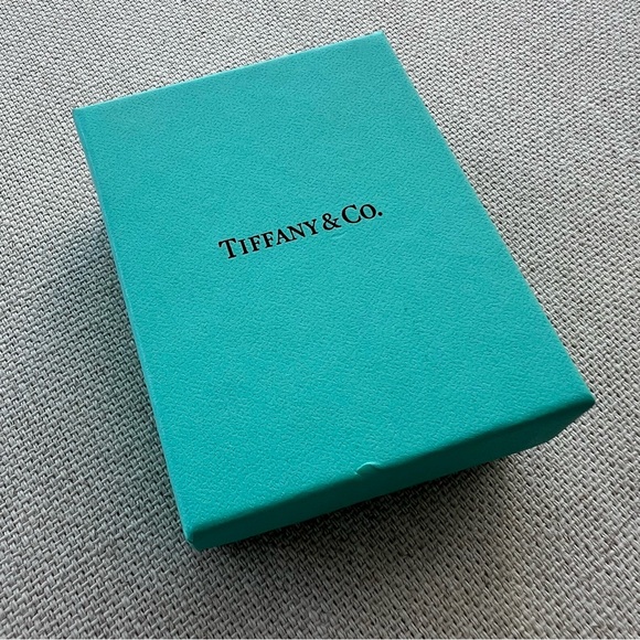 TIFFANY & CO. • Return to Tiffany™ 18K Yellow Gold Tag Tigers Eye Bead Bracelet - Picture 11 of 16